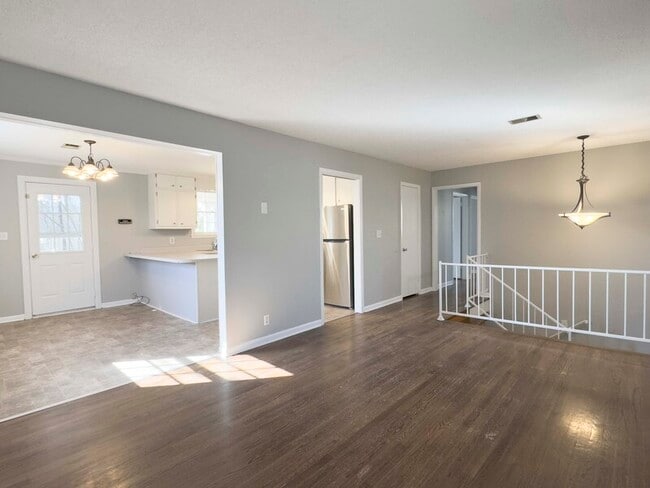 Photo - 328 Dunbar Cave Rd