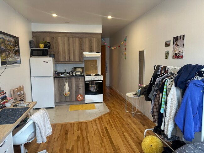 Living room/Kitchen - 1225 Rue Gilford