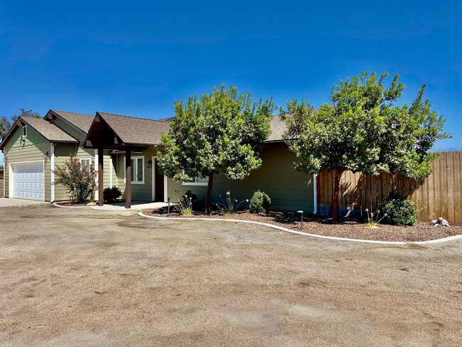 Building Photo - Magnificent Views – 2 Bed, 1 Bath Gem – A ...