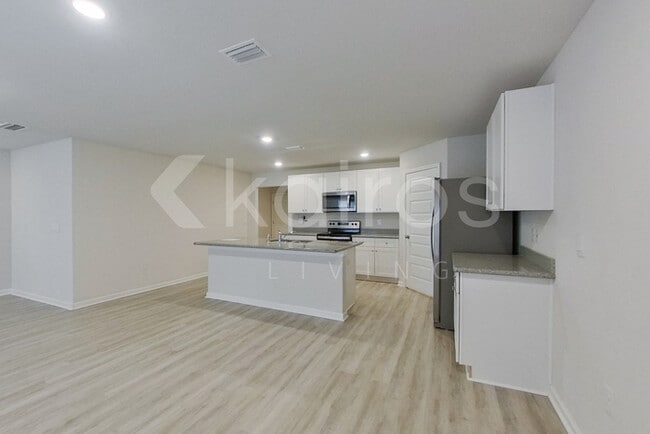 Photo - 135 Swallowtail Ln