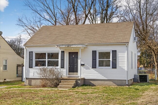 Photo - 2813 Faircourt St