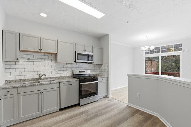 Photo - 5905 Grenfell Loop