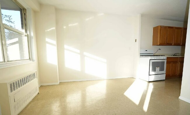 Photo - 2550 Olinville Ave