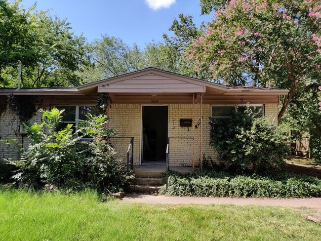 Photo - 210 W 14th St