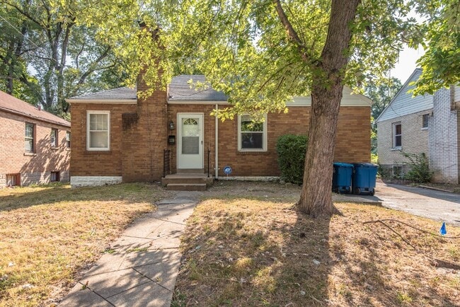 Building Photo - 320 Henquin Dr