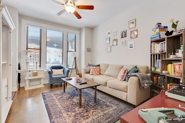Building Photo - 3250 N Lakewood Ave Unit 1 Rental