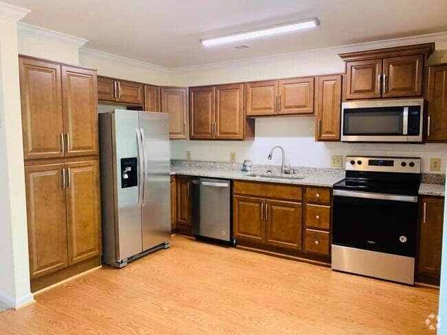 Building Photo - Regency at Longhill Rental