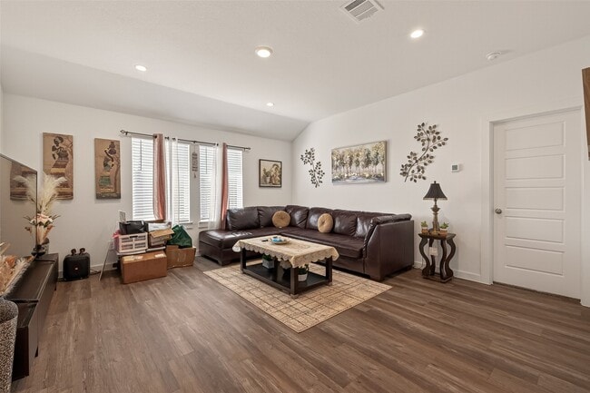 Photo - 1102 Rayburn Dr