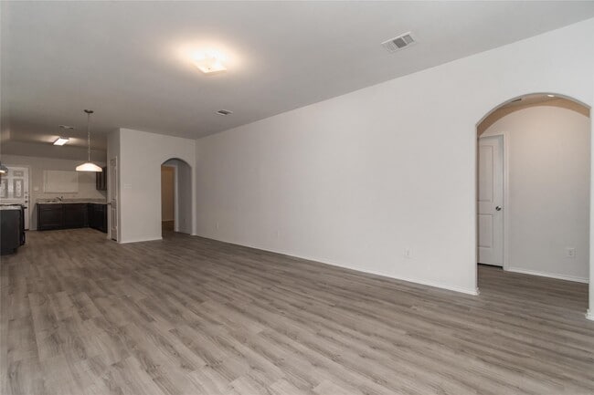 Photo - 17466 Linthorne St