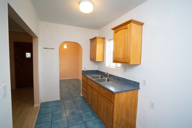 Building Photo - 1604-1606 S PALM AVE Unit 1604 1/2
