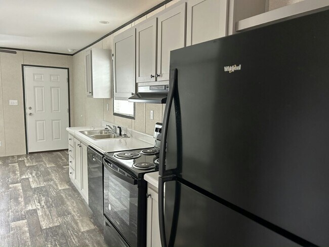 Photo - 38651 Tarr Dr