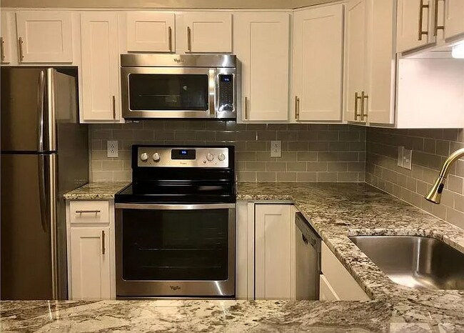 Photo - 8017 Greenside Ct