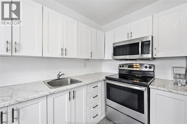 Photo - 3396 Woodward Blvd