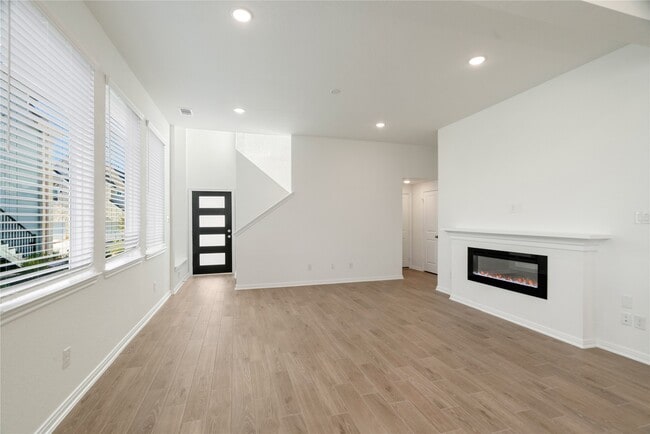 Building Photo - 607 Silver Pear Ct