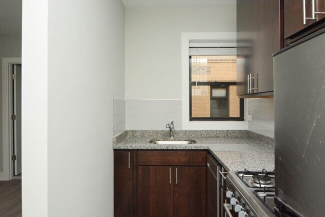 533 W Belden Ave Unit 103B
