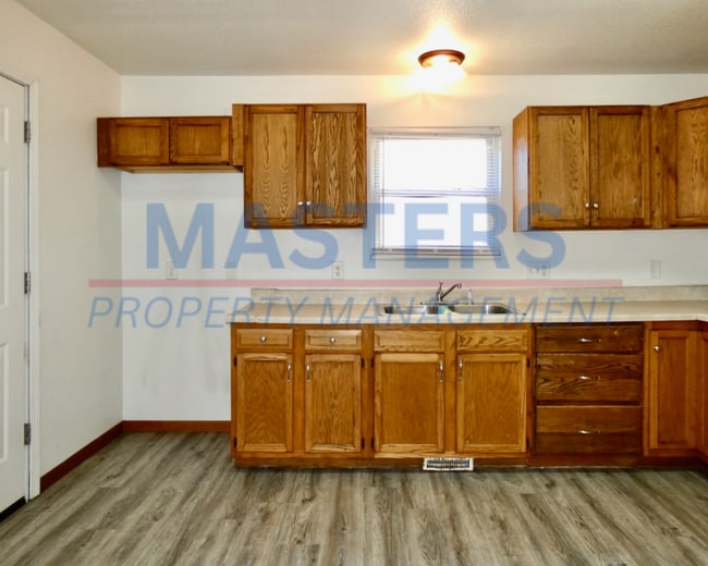 Photo - 2242 Kent St