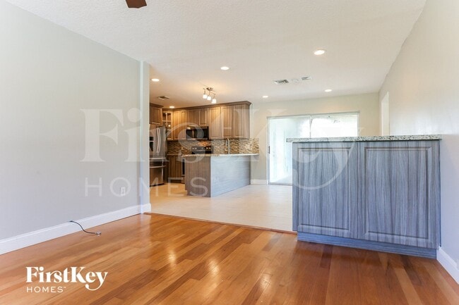 Photo - 540 NW 43rd Ave