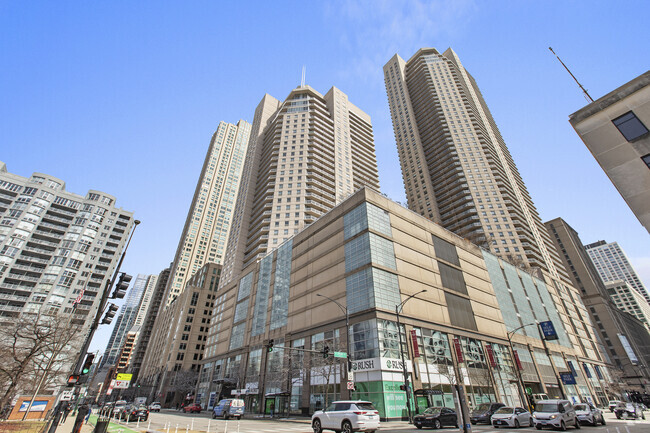 Building Photo - 545 N Dearborn St Unit 1305 Rental