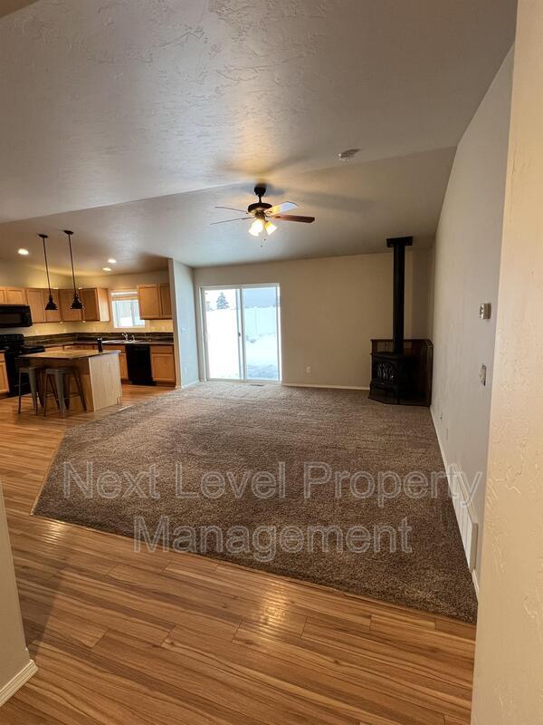 Photo - 379 Bismark St