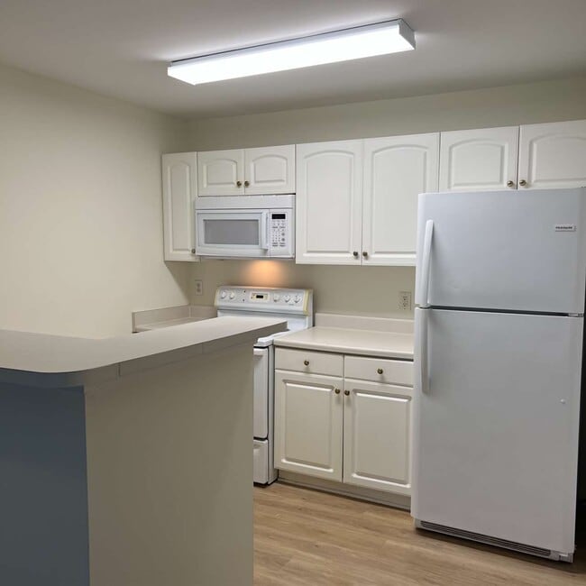 Photo - 100 Kensington Blvd