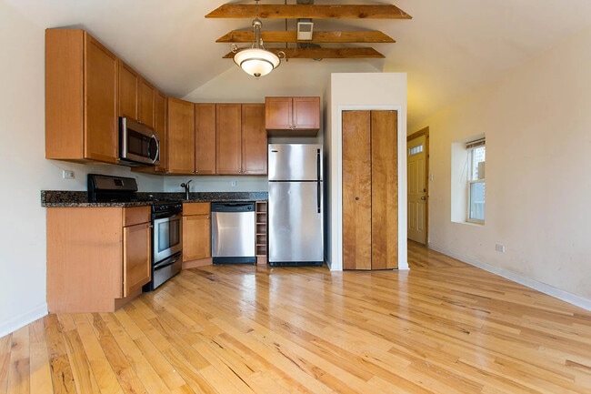 Photo - 1338 W Erie St Unit 3