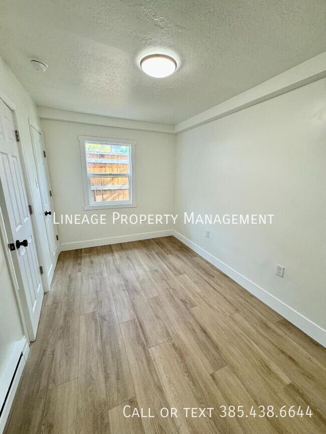 Photo - 420 W 20th St Unit 3