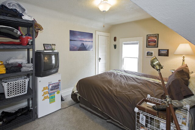 Photo - Charming 4-Bedroom Minneapolis Home with Finished Basement & Hardwood Floors