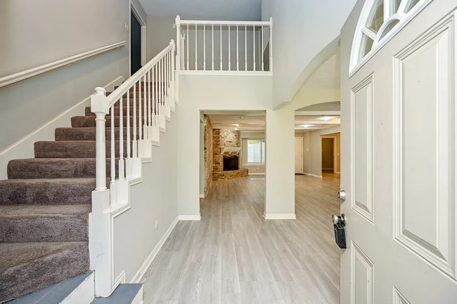 Entry - 602 Mobile Ct