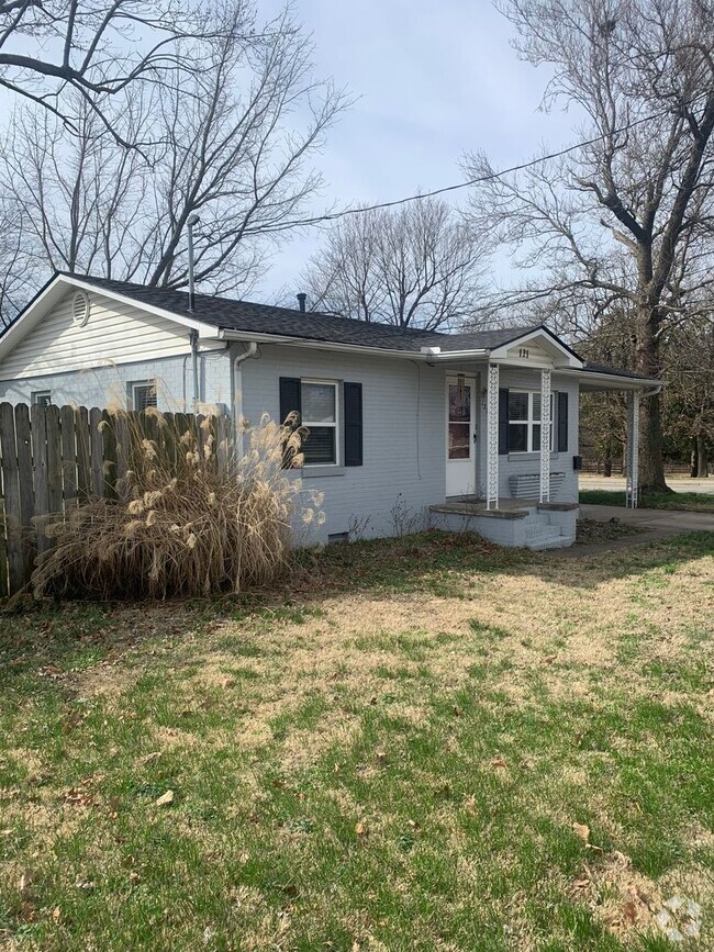 Building Photo - 121 Rhodes Ave Rental