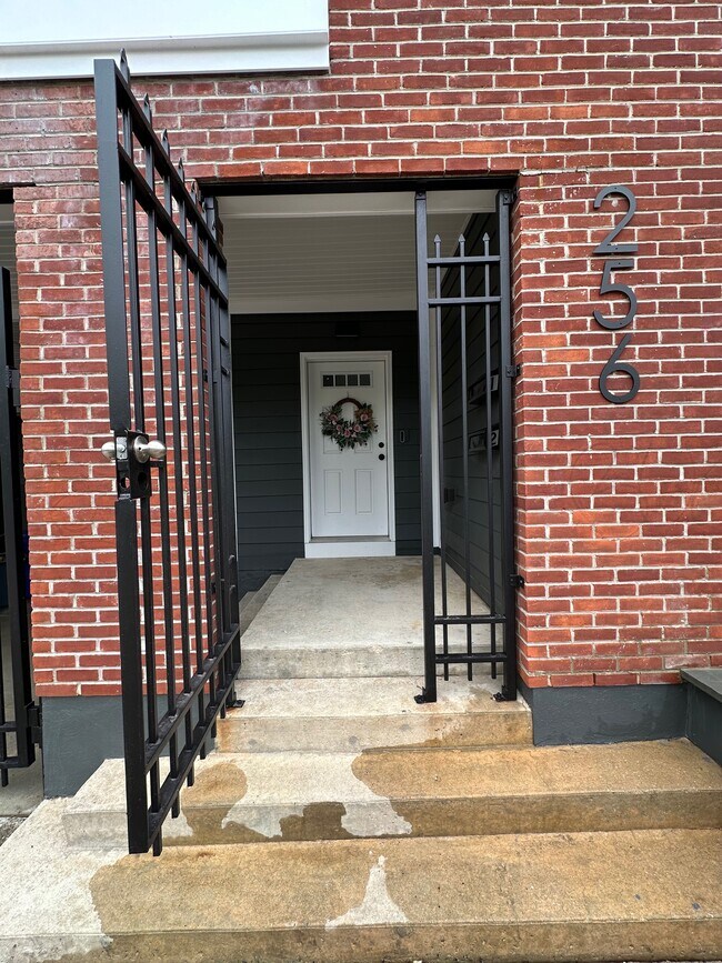 Photo - 256 N 32nd St Unit #1