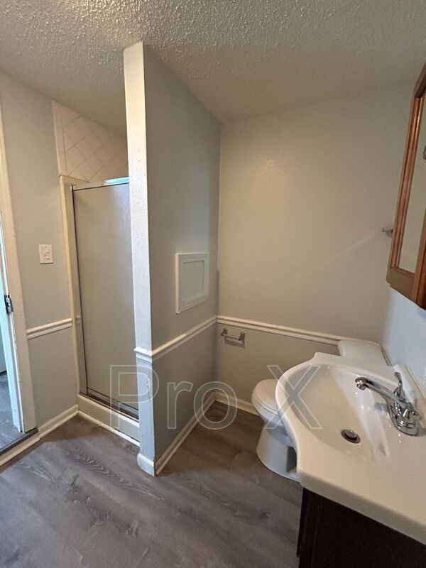 Photo - 105 W Jefferson St