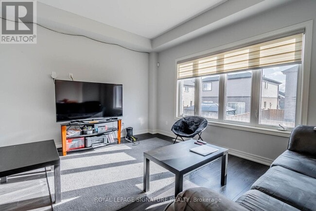 Photo - 11 Overholt Dr