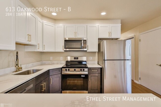 Building Photo - 613 Oakwood St Unit B