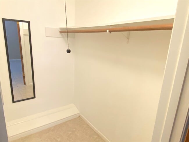 Building Photo - 10122 Shadow Wood Dr Unit 11