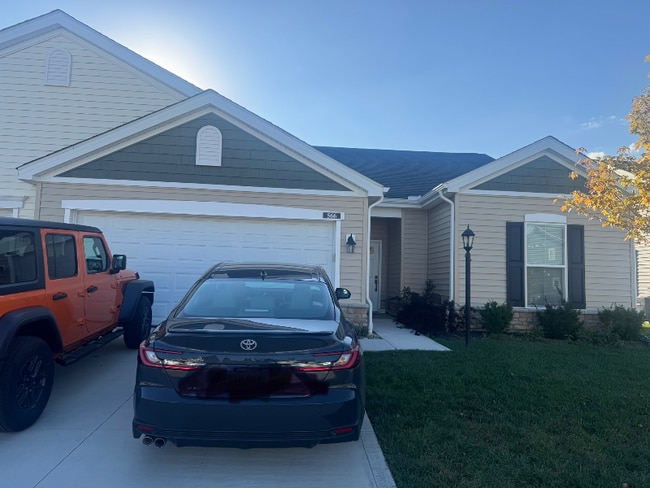 Photo - 566 Rochdale Run