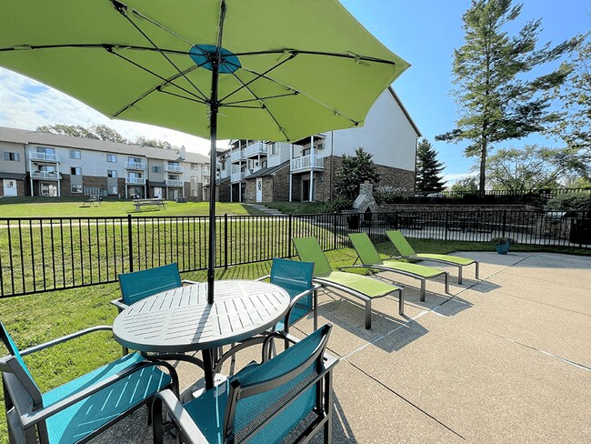 Take a Lunch Break out by the Pool - Eastland Apartments