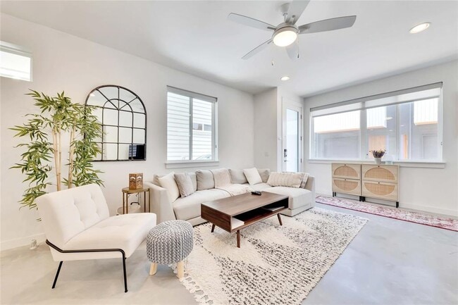 Photo - 814 N Bluff Dr