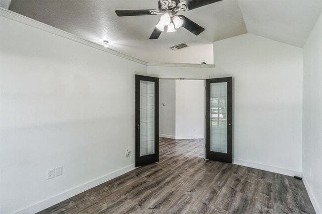 Photo - 409 Gina Dr