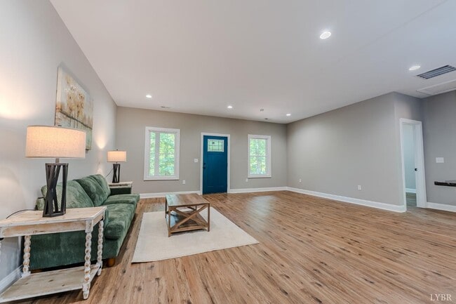 109 Tosh Ln