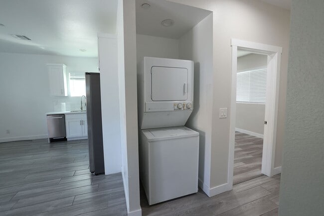 Photo - 3927 Wisconsin Unidad 3921