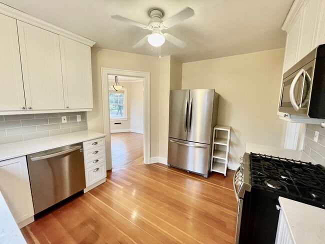Photo - Rare Find, Large 3bd/2bathroom (w/ Bonus Rooms) House Near Rose City Golf Course