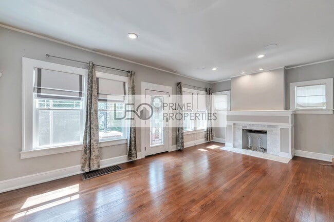 Photo - 1745 Sylvan Rd SW