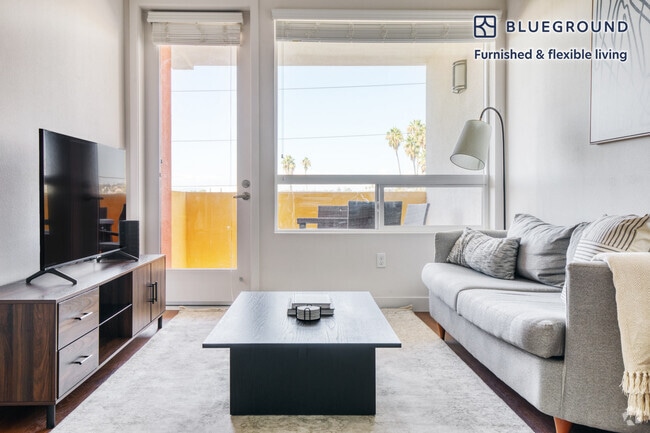 Building Photo - 417 Centinela Ave Rental