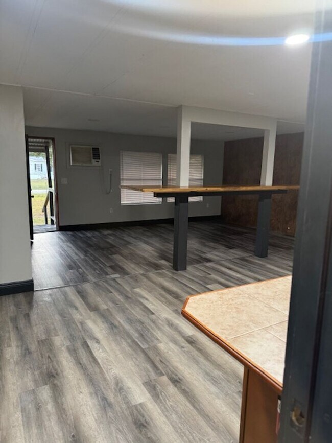 Photo - Newly renovated 4/2 Mobile home on large lot in Orlando**