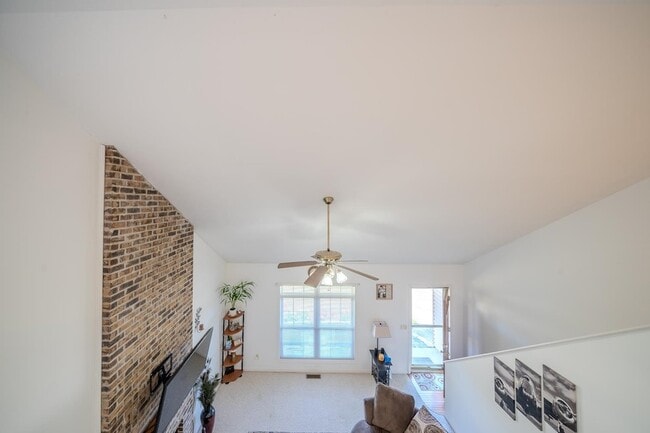 Photo - 474 Diana Ct