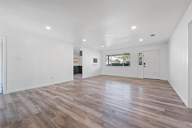 Photo - 1106 Hackberry Dr