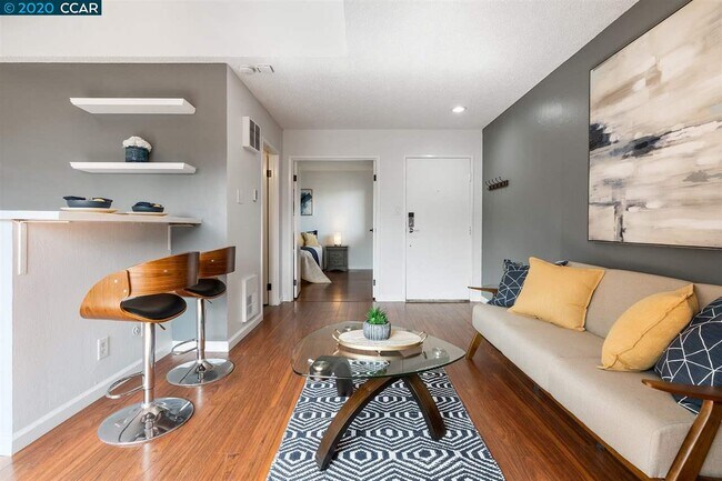 Photo - 3 Embarcadero W Unit 334