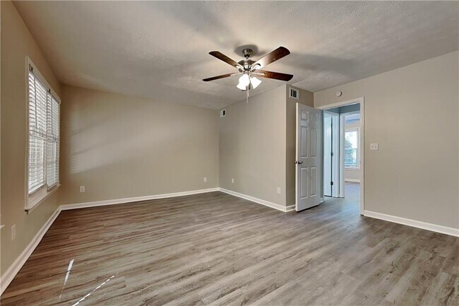 Photo - 204 Leighs Grove Ct