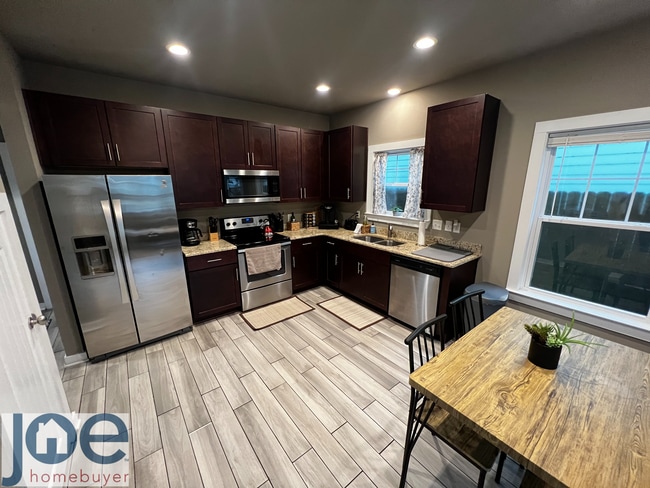 Photo - 2004 W Gregory St