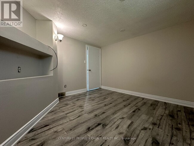 Photo - 1129 Langs Cir